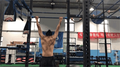 收肩动作视频_收肩有什么用_健身房什么运动收肩
